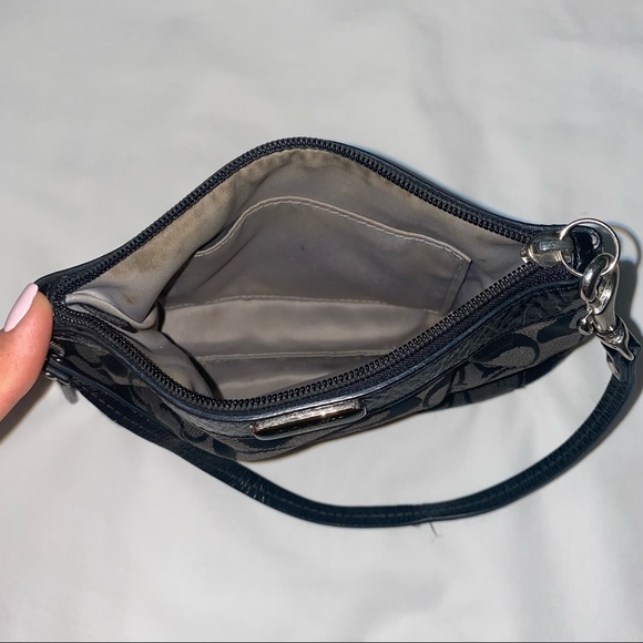 Coach Signature Pleated Medium Wristlet - Picture 4 of 4